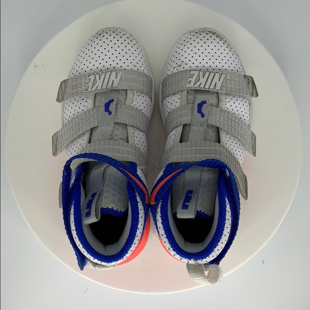 Nike kids lebron soldier basketball shoes!